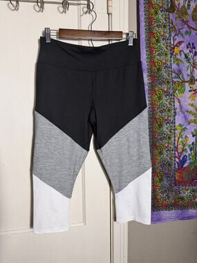 Athletic Works Colorblock Capri Leggings - Medium